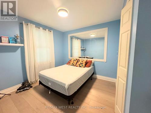 105 Kings Forest Drive, Hamilton, ON - Indoor Photo Showing Bedroom