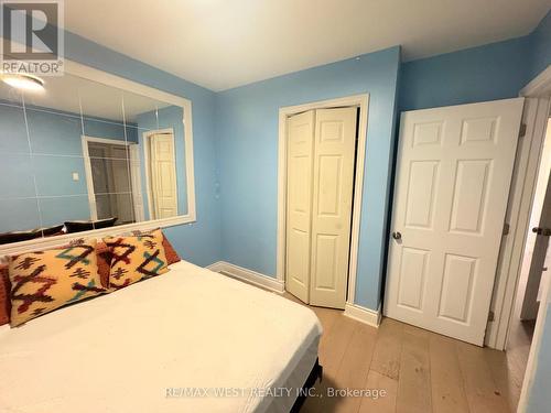 105 Kings Forest Drive, Hamilton, ON - Indoor Photo Showing Bedroom