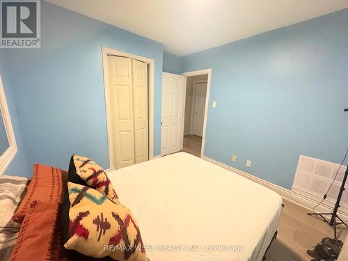 105 Kings Forest Drive, Hamilton, ON - Indoor Photo Showing Bedroom