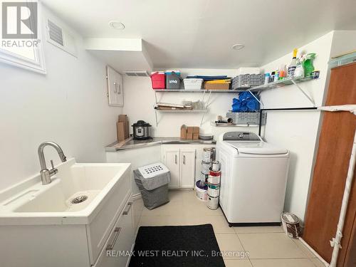 105 Kings Forest Drive, Hamilton, ON - Indoor Photo Showing Laundry Room