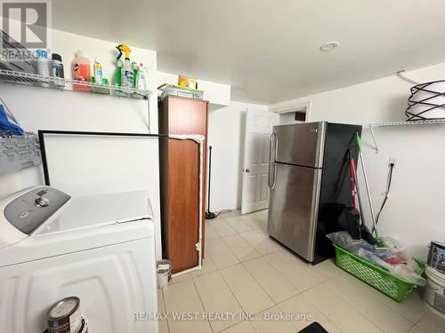 105 Kings Forest Drive, Hamilton, ON - Indoor Photo Showing Laundry Room