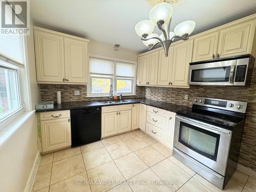 105 Kings Forest Drive, Hamilton, ON - Indoor Photo Showing Kitchen With Double Sink