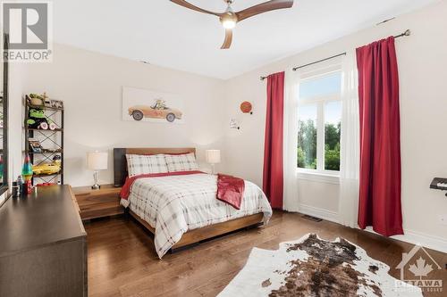 699 Ballycastle Crescent, Ottawa, ON - Indoor Photo Showing Bedroom