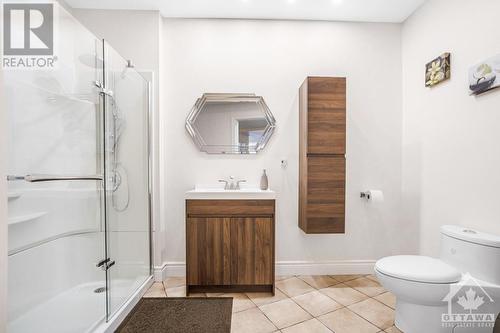 699 Ballycastle Crescent, Ottawa, ON - Indoor Photo Showing Bathroom