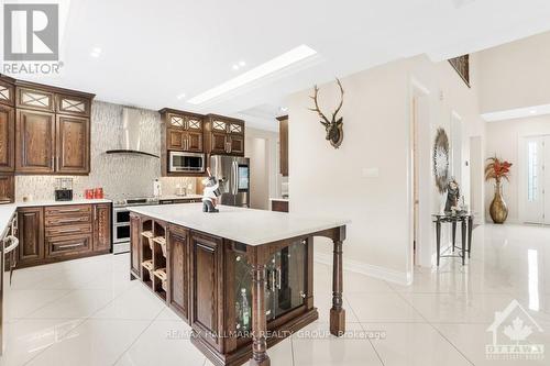 699 Ballycastle Crescent, Ottawa, ON - Indoor Photo Showing Kitchen With Upgraded Kitchen