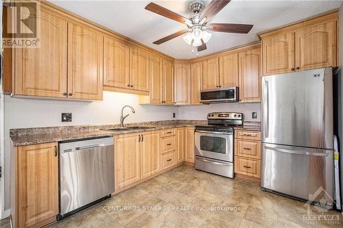 615 County Rd 9 Road, Alfred & Plantagenet, ON - Indoor Photo Showing Kitchen With Stainless Steel Kitchen