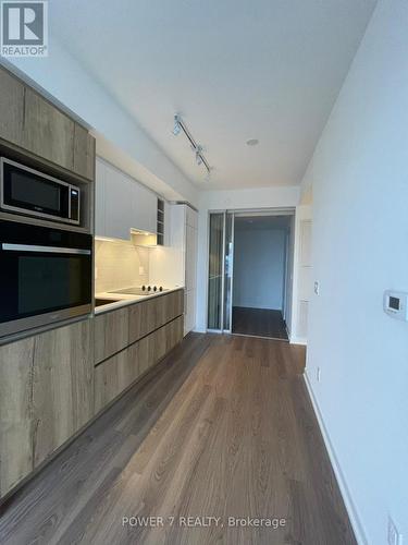 4608 - 319 Jarvis Street, Toronto, ON - Indoor Photo Showing Kitchen