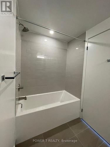 4608 - 319 Jarvis Street, Toronto, ON - Indoor Photo Showing Bathroom