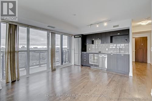 1323 - 275 Village Green Square, Toronto, ON - Indoor Photo Showing Kitchen