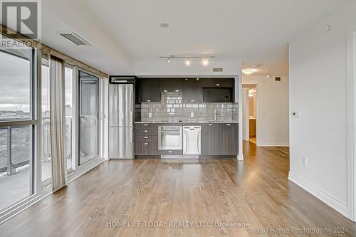 1323 - 275 Village Green Square, Toronto, ON - Indoor Photo Showing Kitchen