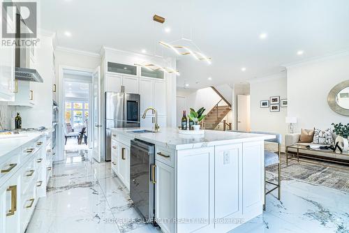 7655 Redstone Road, Mississauga, ON - Indoor Photo Showing Kitchen With Upgraded Kitchen