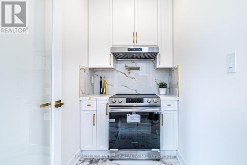 7655 Redstone Road, Mississauga, ON - Indoor Photo Showing Kitchen