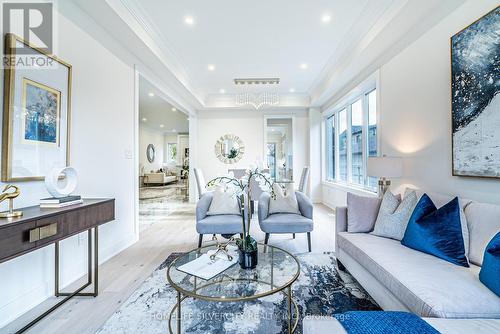 7655 Redstone Road, Mississauga, ON - Indoor Photo Showing Living Room