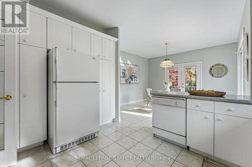 205 Greenbriar Road, Hamilton, ON - Indoor Photo Showing Kitchen