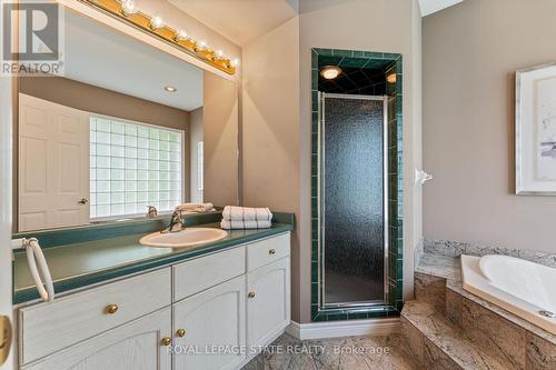 205 Greenbriar Road, Hamilton, ON - Indoor Photo Showing Bathroom