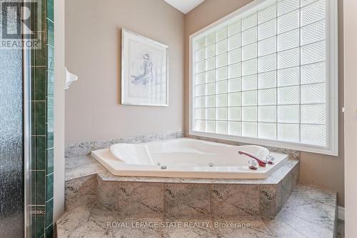 205 Greenbriar Road, Hamilton, ON - Indoor Photo Showing Bathroom