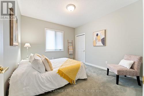 205 Greenbriar Road, Hamilton, ON - Indoor Photo Showing Bedroom