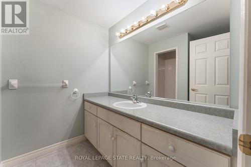 205 Greenbriar Road, Hamilton, ON - Indoor Photo Showing Bathroom