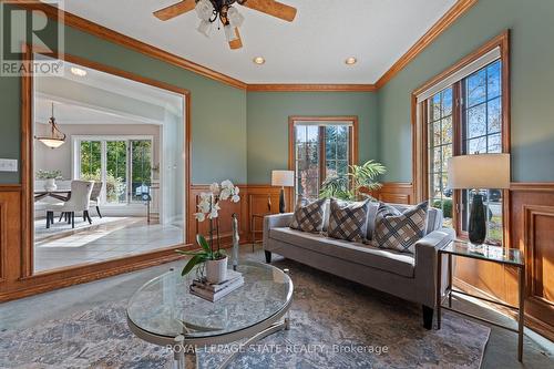 205 Greenbriar Road, Hamilton, ON - Indoor Photo Showing Living Room