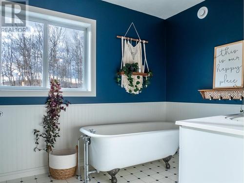 723 Carling Road, Dawson Creek, BC - Indoor Photo Showing Bathroom