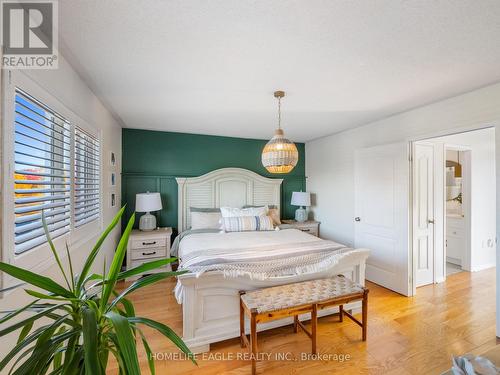 39 Walkview Crescent, Richmond Hill, ON - Indoor Photo Showing Bedroom