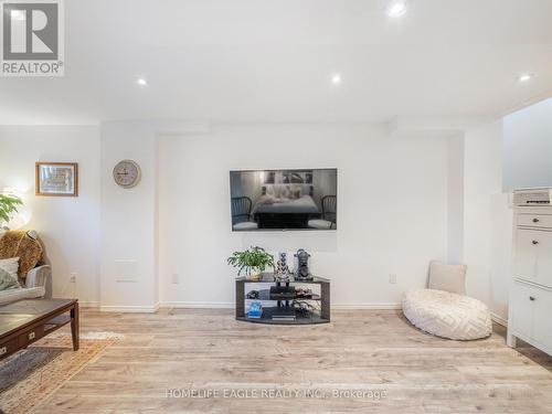 39 Walkview Crescent, Richmond Hill, ON - Indoor Photo Showing Living Room