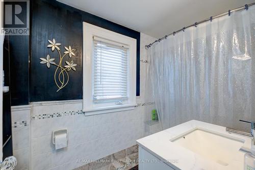 62 Harold Street, Oshawa (Central), ON - Indoor Photo Showing Bathroom