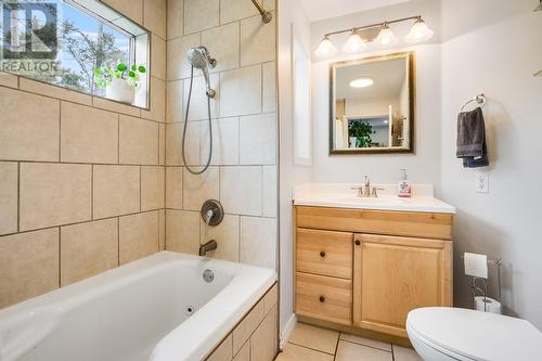 5115 Chute Lake Crescent, Kelowna, BC - Indoor Photo Showing Bathroom