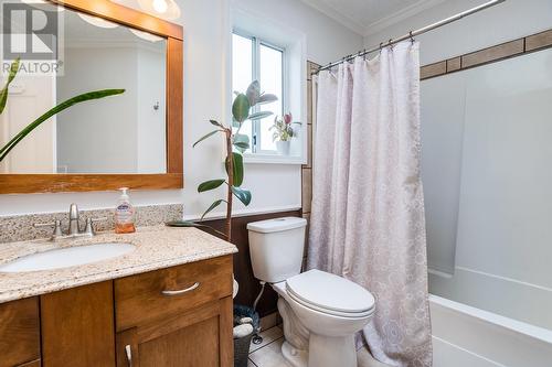 5115 Chute Lake Crescent, Kelowna, BC - Indoor Photo Showing Bathroom