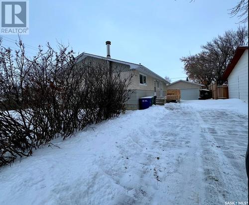 202 7Th Street, Pilot Butte, SK - Outdoor