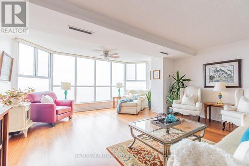 610 - 5280 Lakeshore Road, Burlington, ON - Indoor Photo Showing Living Room