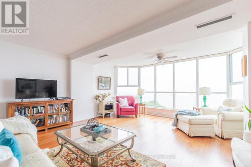 610 - 5280 Lakeshore Road, Burlington, ON - Indoor Photo Showing Living Room