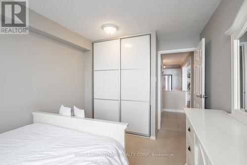 610 - 5280 Lakeshore Road, Burlington, ON - Indoor Photo Showing Bedroom