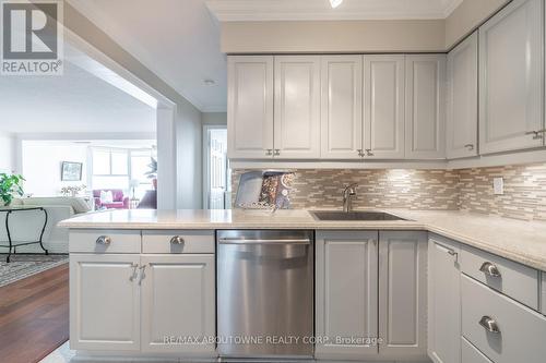 610 - 5280 Lakeshore Road, Burlington, ON - Indoor Photo Showing Kitchen