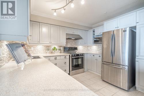 610 - 5280 Lakeshore Road, Burlington, ON - Indoor Photo Showing Kitchen With Stainless Steel Kitchen