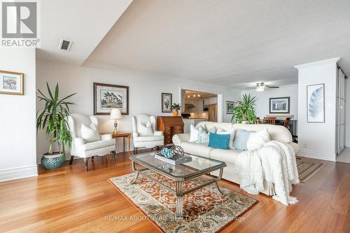 610 - 5280 Lakeshore Road, Burlington, ON - Indoor Photo Showing Living Room