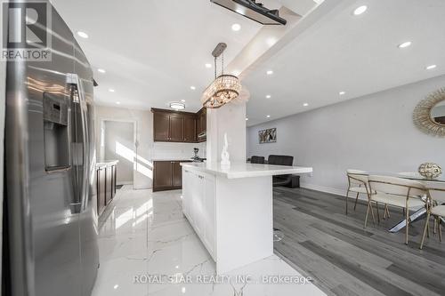 7745 Priory Crescent, Mississauga, ON - Indoor Photo Showing Kitchen