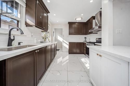 7745 Priory Crescent, Mississauga, ON - Indoor Photo Showing Kitchen