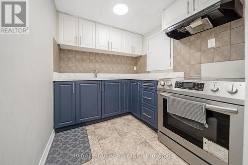 7745 Priory Crescent, Mississauga, ON - Indoor Photo Showing Kitchen