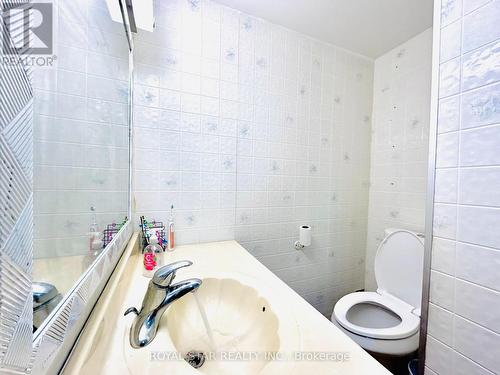 7745 Priory Crescent, Mississauga, ON - Indoor Photo Showing Bathroom