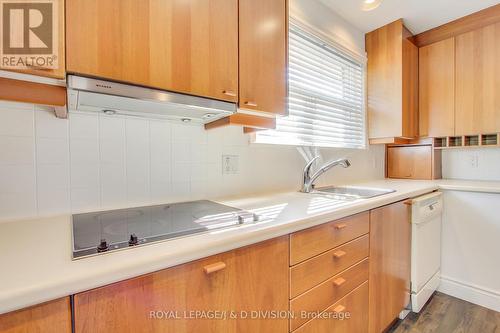 22 Dashwood Crescent, Toronto, ON - Indoor Photo Showing Kitchen