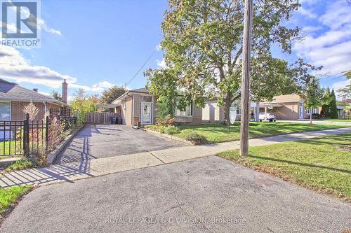 22 Dashwood Crescent, Toronto, ON - Outdoor