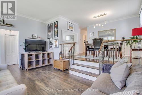 22 Dashwood Crescent, Toronto, ON - Indoor Photo Showing Living Room