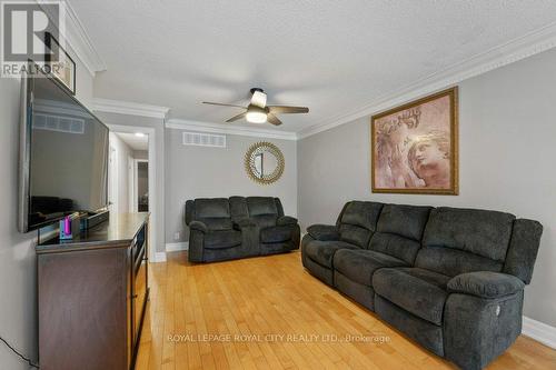 758 Annamore Road, Mississauga, ON - Indoor Photo Showing Living Room