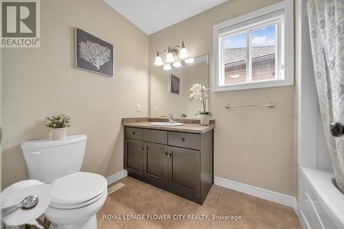 605 Normandy Drive, Woodstock, ON - Indoor Photo Showing Bathroom