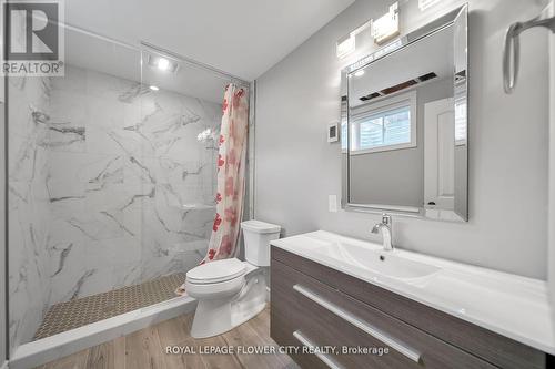 605 Normandy Drive, Woodstock, ON - Indoor Photo Showing Bathroom