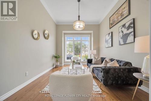 605 Normandy Drive, Woodstock, ON - Indoor Photo Showing Living Room