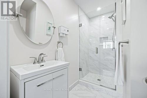 17 Darby Road, Guelph, ON - Indoor Photo Showing Bathroom