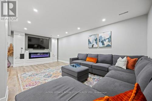 17 Darby Road, Guelph, ON - Indoor Photo Showing Living Room