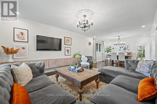 17 Darby Road, Guelph, ON - Indoor Photo Showing Living Room